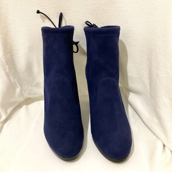 Gorgeous New Stuart Weitzman, Blue Mitten Suede Back-Tie Booties, Size 6 - Picture 2 of 8